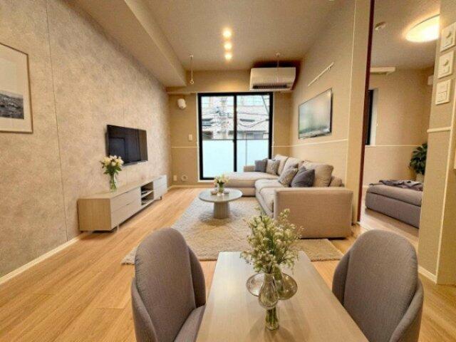 229000