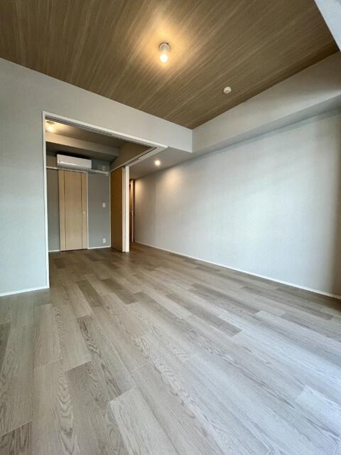 215000