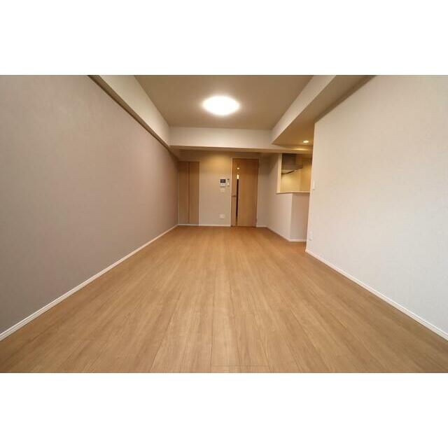 228000