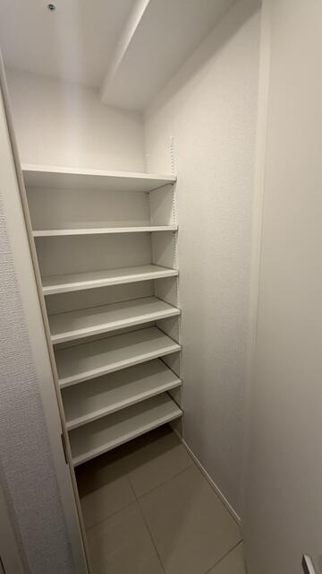 270000