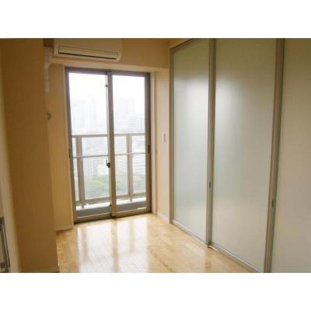 380000