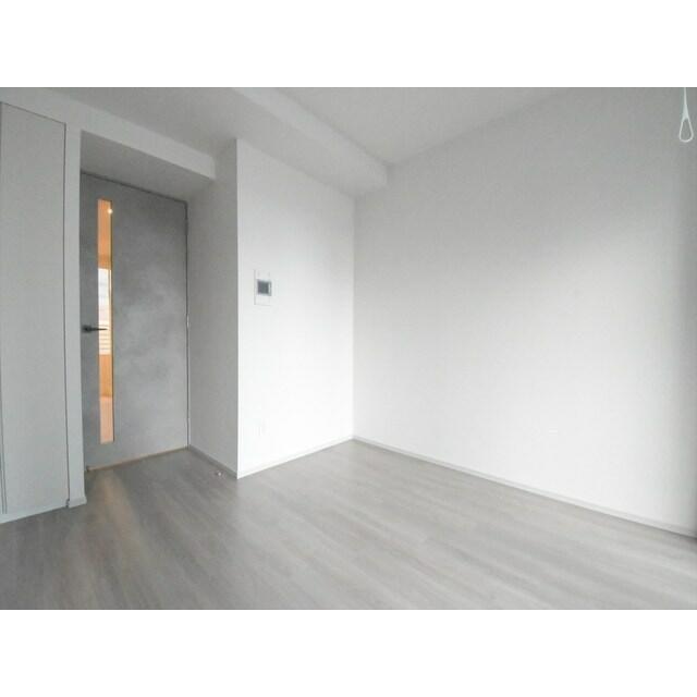 158000