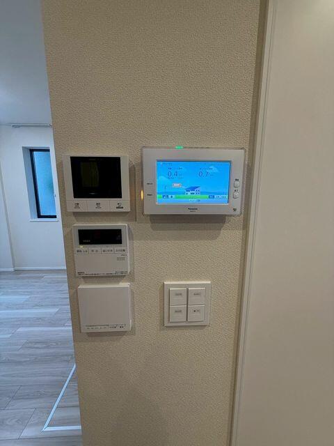 235000