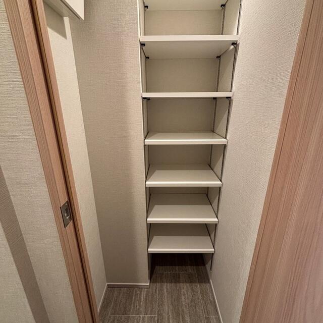 162000