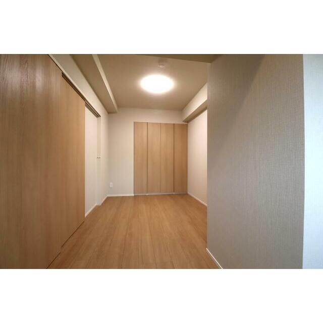 228000