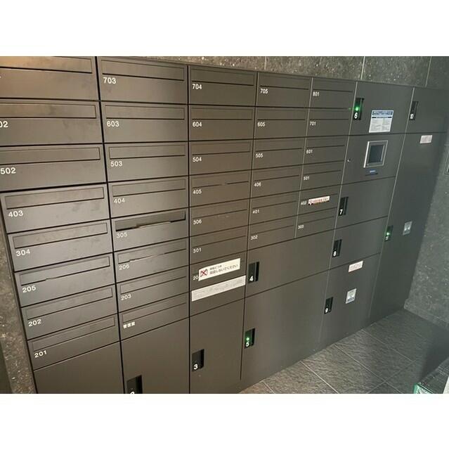 158000