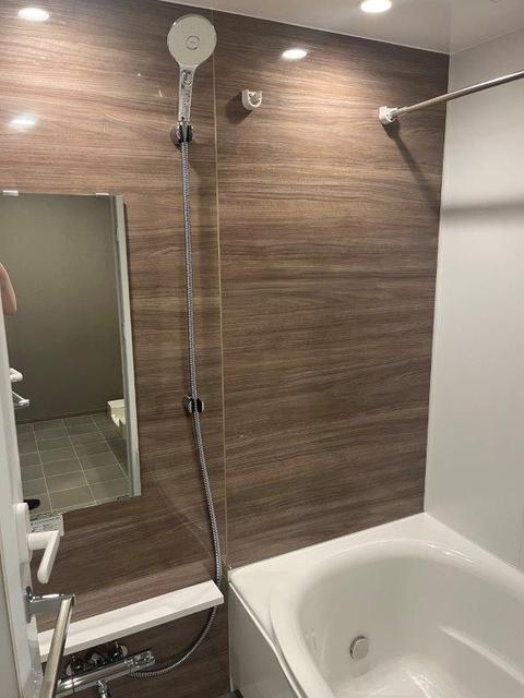 295000