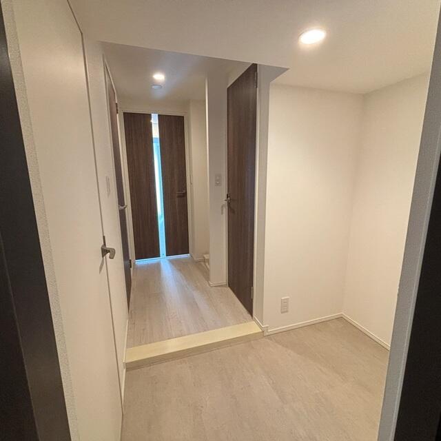 236000