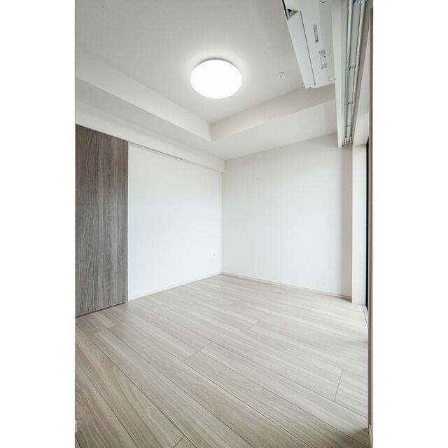 151000