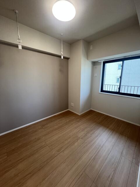232000