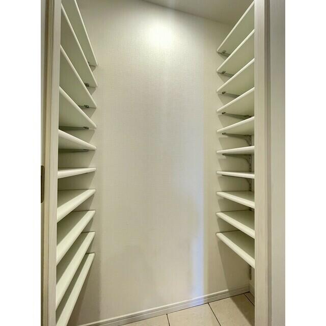 242000