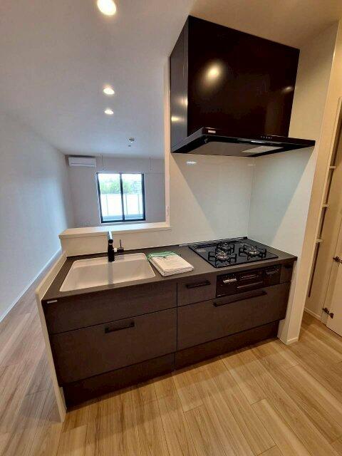 228500
