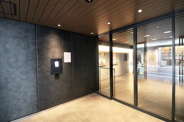 233000
