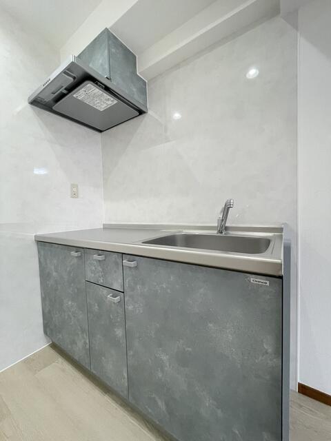 225000