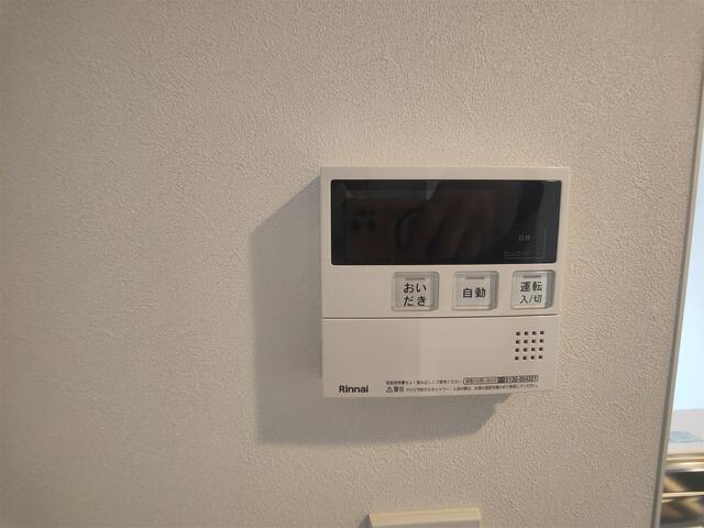 218000