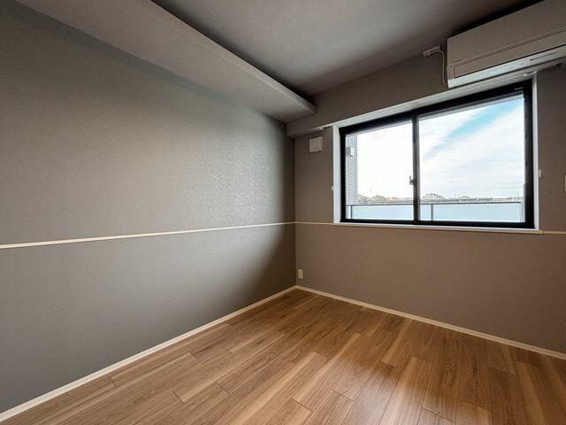 218000