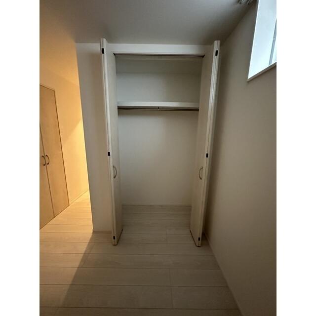 223000