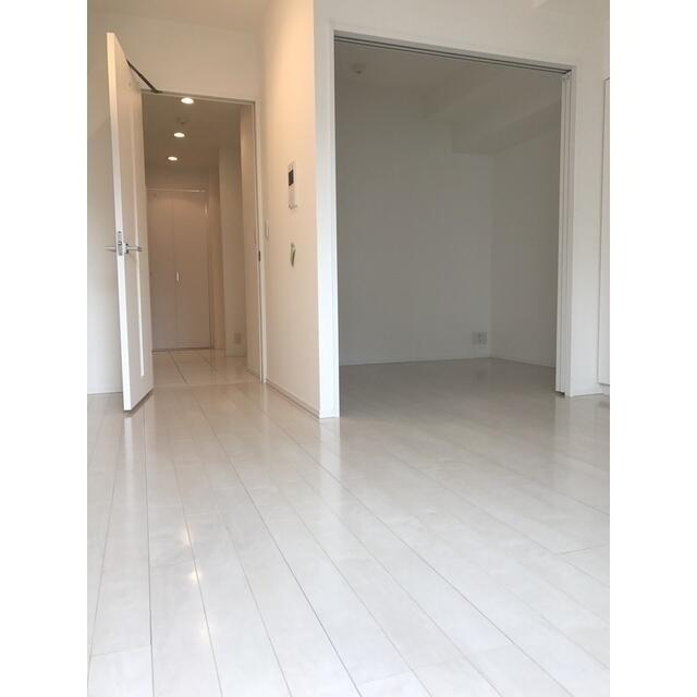 230000