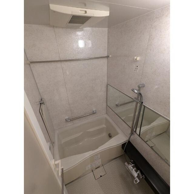 158000