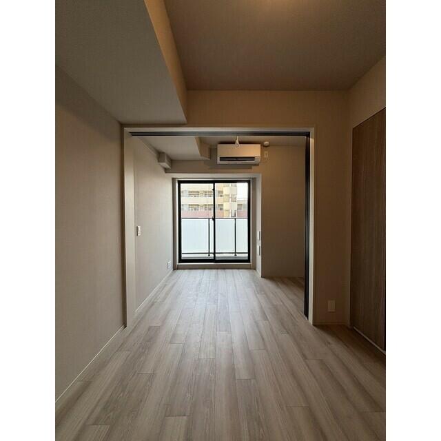 163000