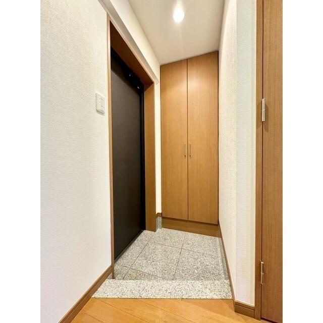 185000