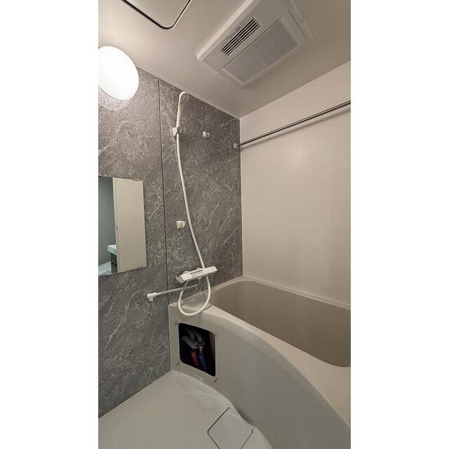 158000