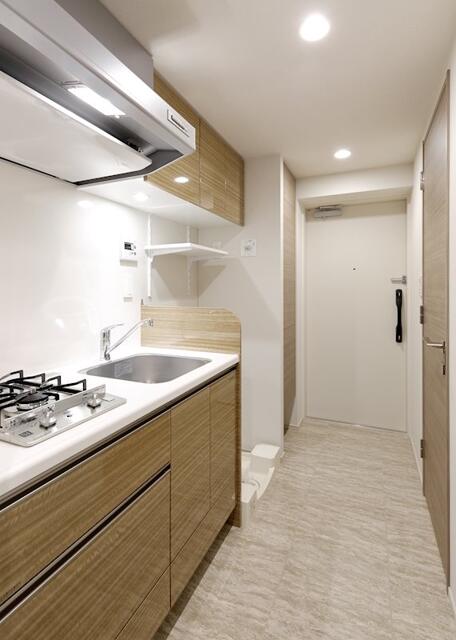157000