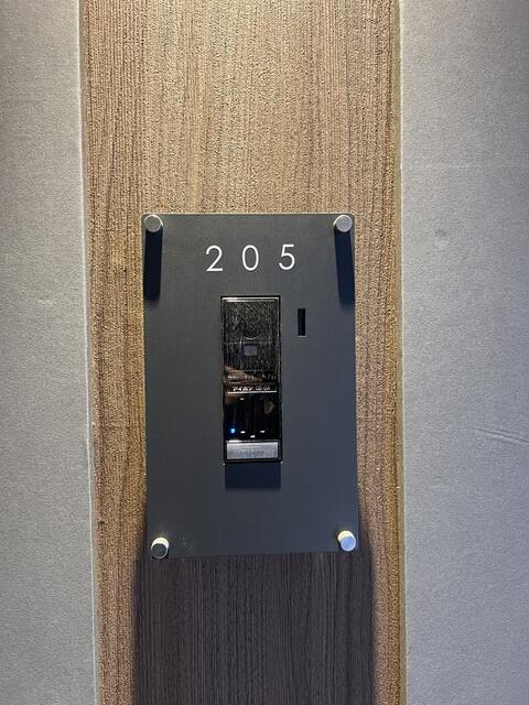 235000