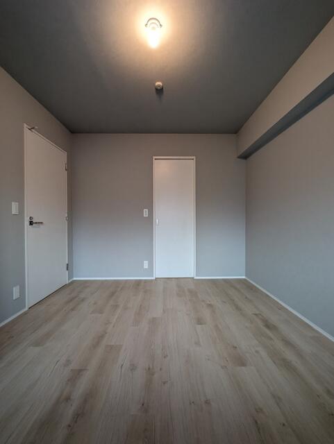 425000
