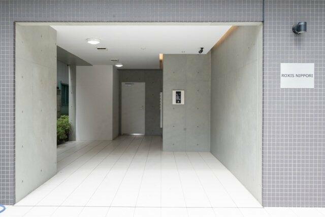240000