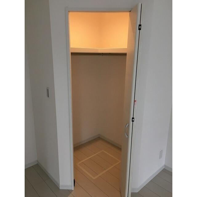173000