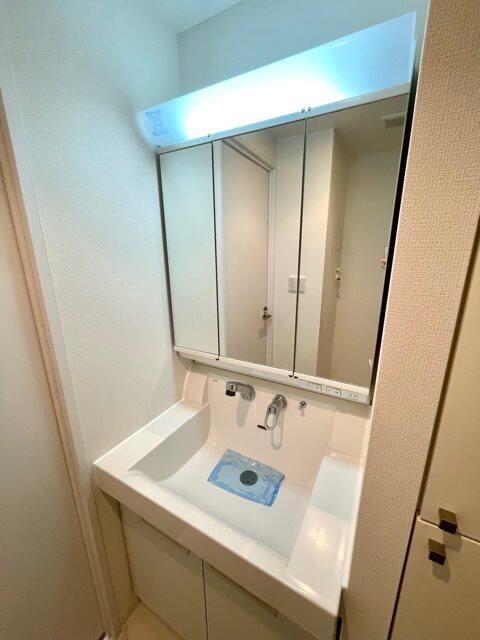 215000