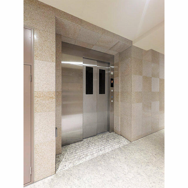 180000