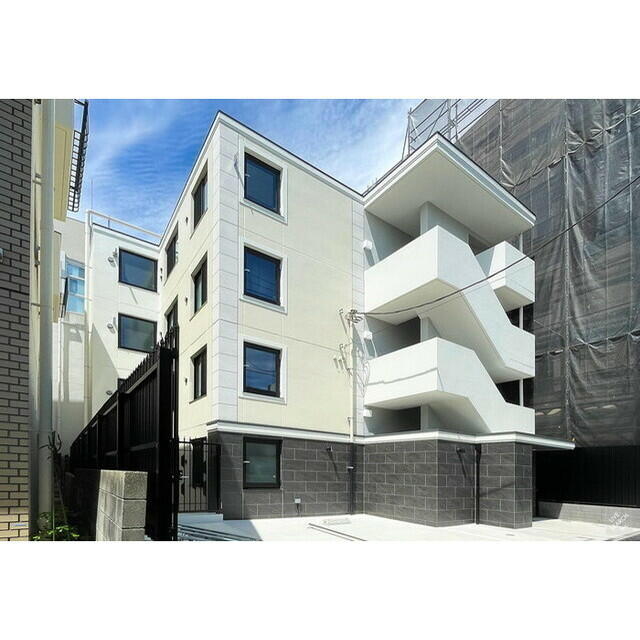 272000