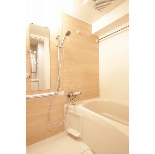 157000