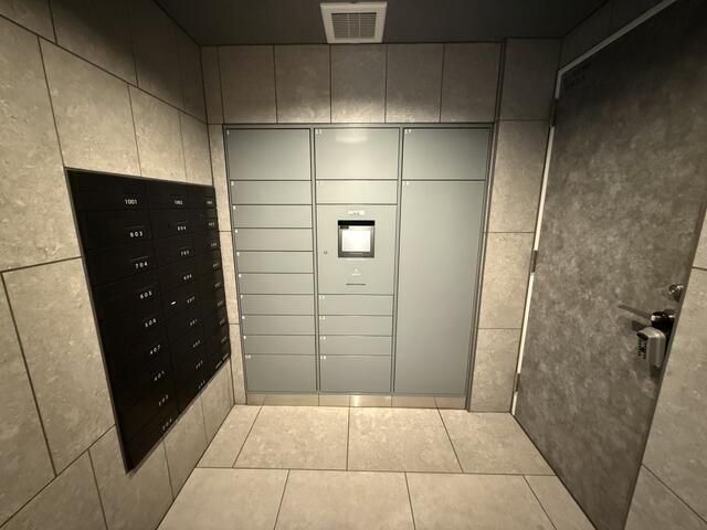 180000