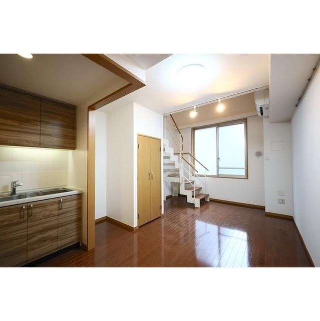 256000