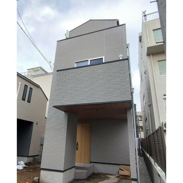 366000