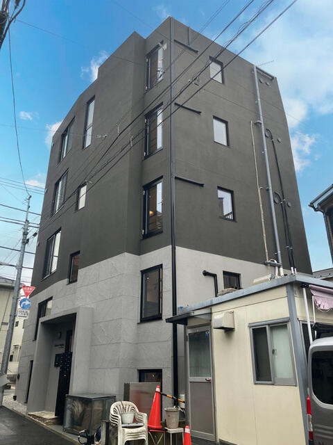 240000