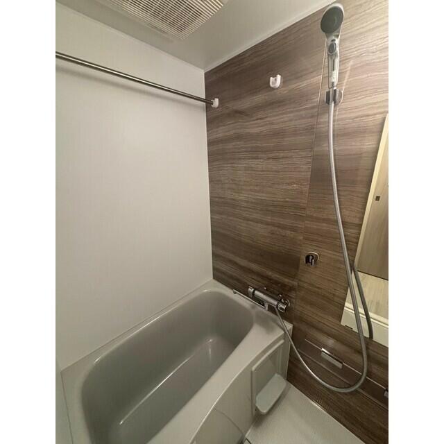 164000