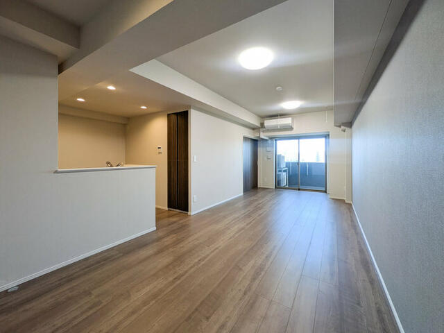 256000