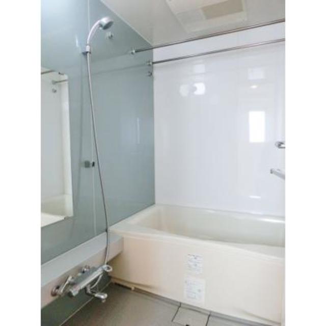233000