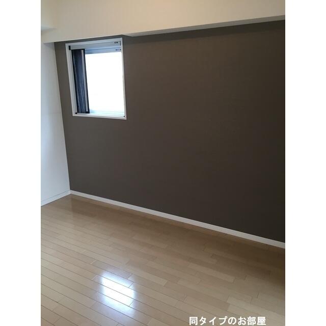 284000