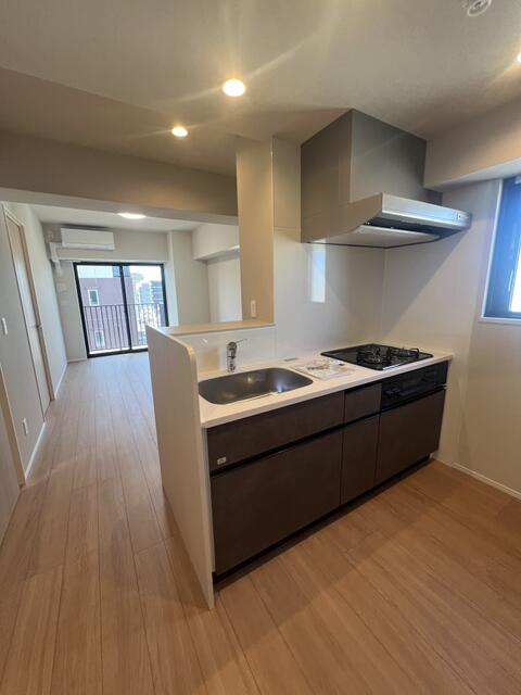 228000