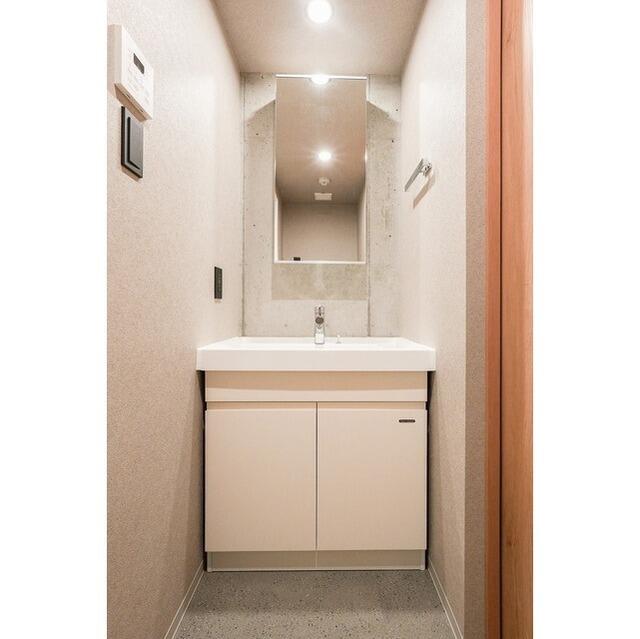 213000