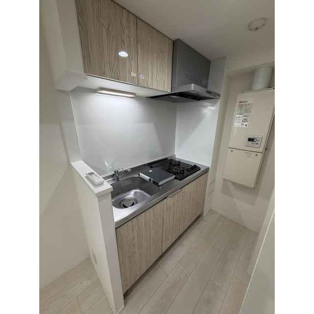 158000