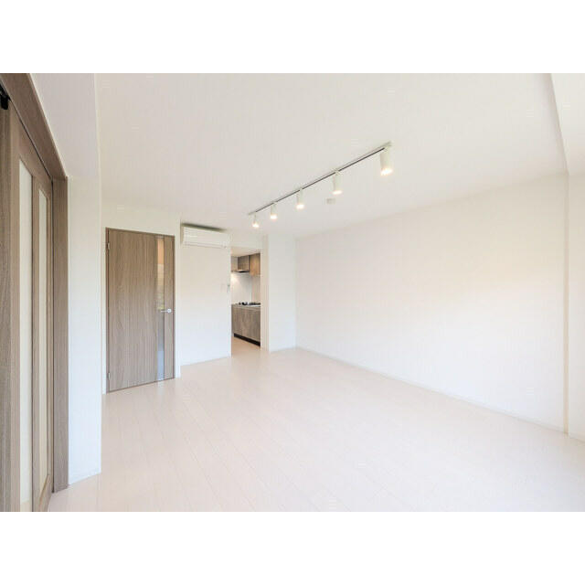 219000
