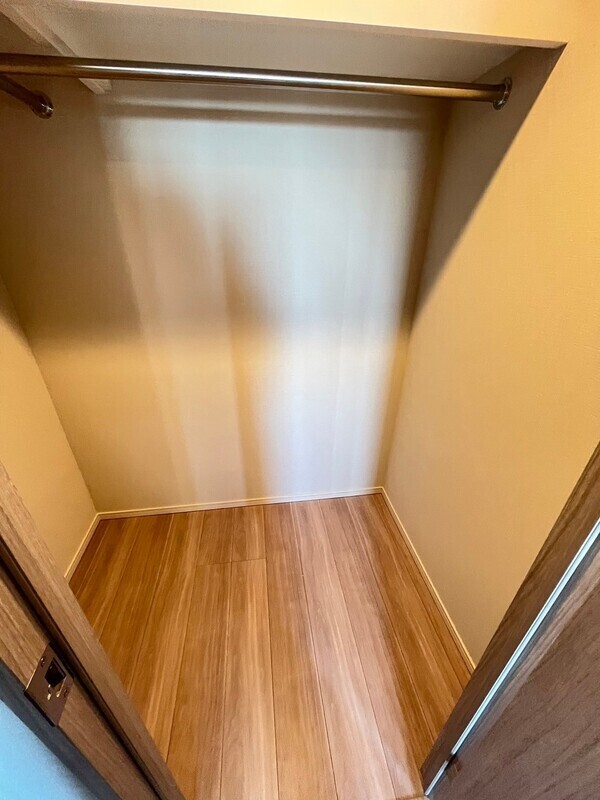 215000