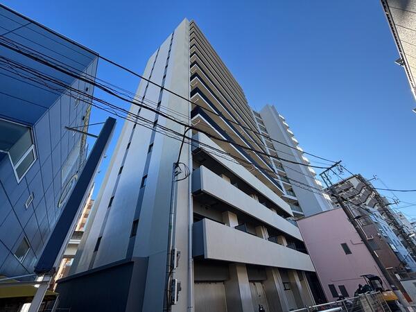 234000