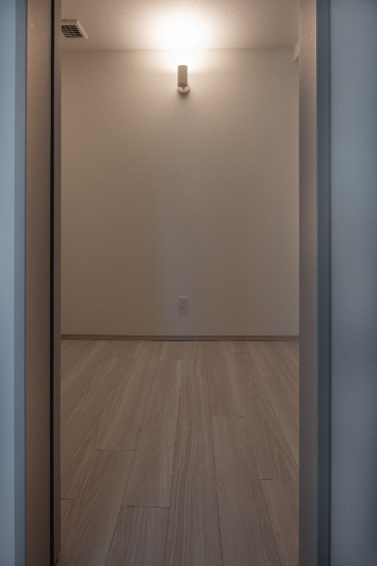 213000